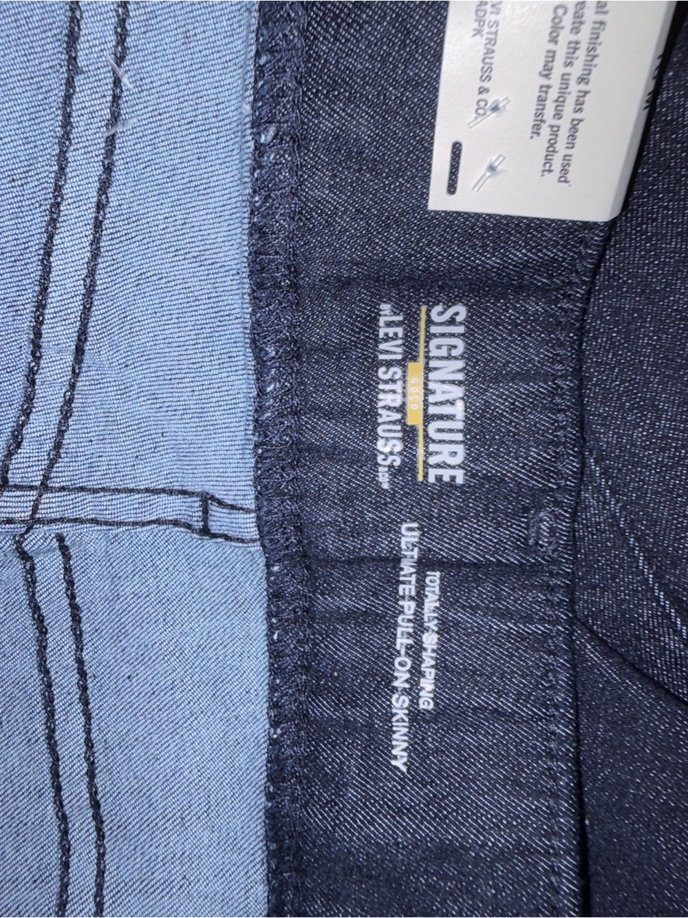 Signature by Levi Strauss Women's Skinny Jeans in Dark wash Built in Shaping - Picture 6 of 8